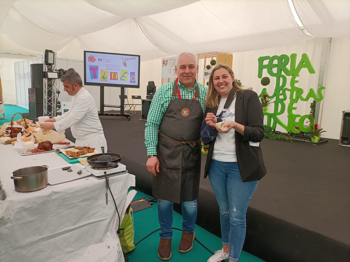 Chosco de Tineo + Afuega'l Pitu= ¡Éxito total! 

La #FeriaDeTineo fue testigo este mañana del hermanamiento de estos dos #AlimentosDelParaíso 

✨✨✨