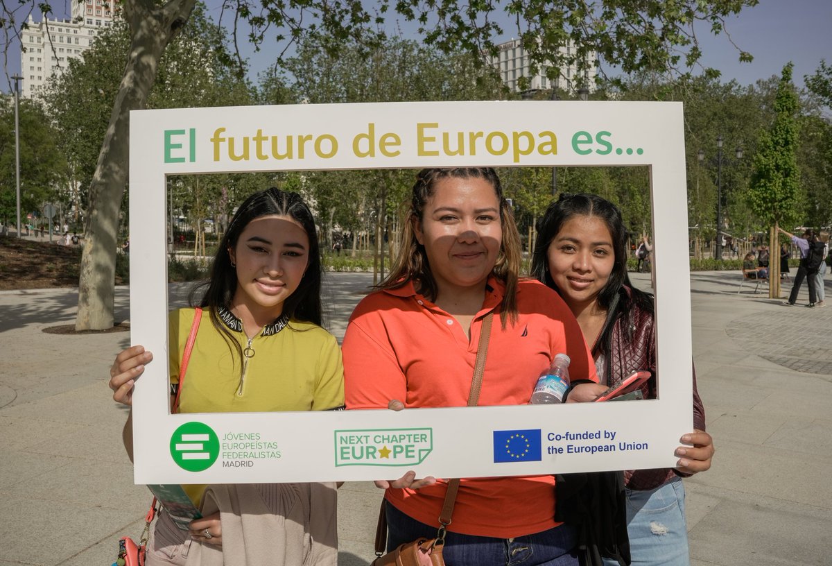jefmadrid's tweet photo. El viernes comenzamos nuestro #NextChapterTour, salimos a la calle para dar a conocer el proyecto #NextChapterEurope de @JEF_Europe y @AEGEE_Europe sobre la participación ciudadana en la #ConferenciaSobreElFuturoDeEuropa.Nuestra #Europa🇪🇺 es como un🌳que las 🧑‍🤝‍🧑debemos cuidar. https://t.co/SSCO8NRFEo