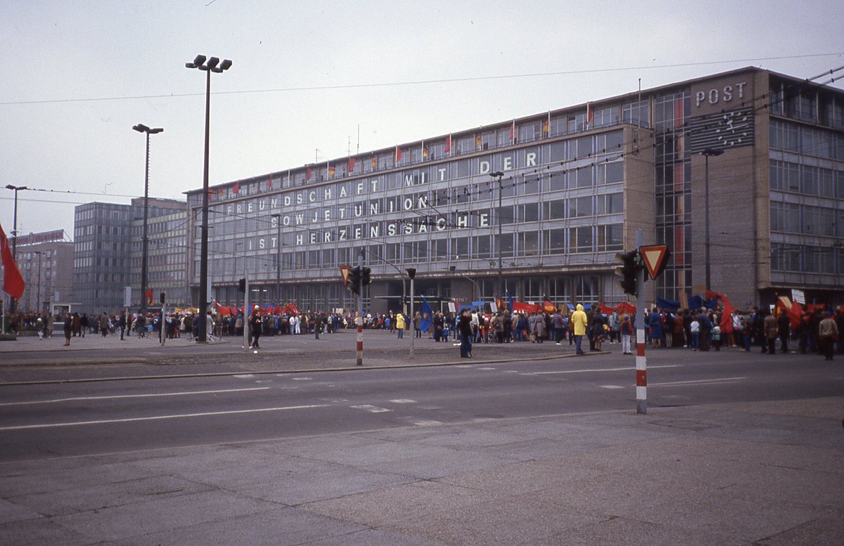 1. Mai 1985 Leipzig.

“Mein Freund wohnt in der Sowjetunion”