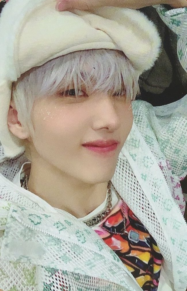 97colls's tweet image. his prettiest photocards yet 🏁