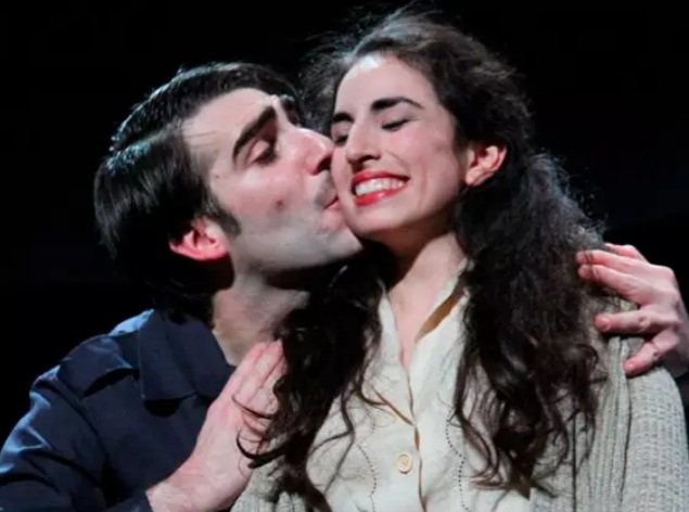 Más de 30 años después del estreno de ¡Ay, Carmela!, esta mítica tragicomedia de Sanchis Sinisterra, que adaptó al cine Carlos Saura, vuelve a dar voz a los olvidados de la Guerra Española, a velar por la memoria de los pueblos.
🔴 ¡Ay, Carmela!
⚫ Domingos 1 - 22 mayo 
⚪TDB