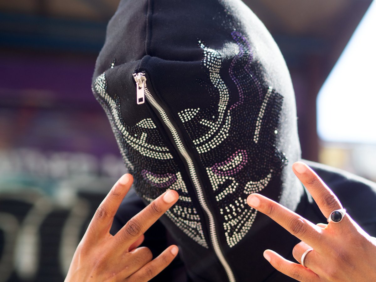 TwistedP_Store's tweet photo. Our hoodies fit true to size but we recommend one size up for a comfortable oversized fit!
#streetwear #streetfashion #fashion #rhinestone https://t.co/TNUI0Z6I1V