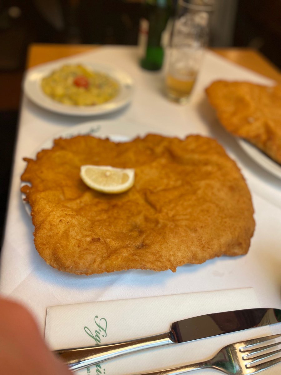 kazyasuda2's tweet photo. I'm at Figlmüller in Vienna w/ @taji007007 https://t.co/7ym3LuXniq https://t.co/omlQ3E4eES