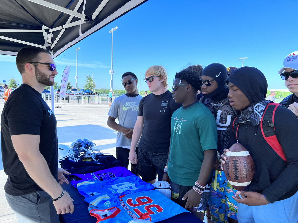 Championship7v7's tweet photo. Come check out @XenithFootball and @CoachAyers_CSCS at the #BattleRoyale2022 tournament in Tampa, FL
#Champ7v7 #WePlayFootball #Xenith #XenithLoop #XenithDifference https://t.co/p5sT0l7xM8
