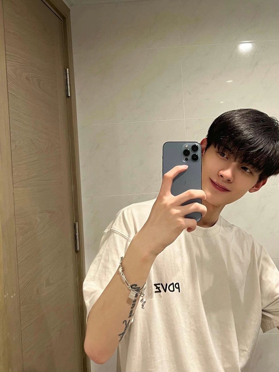 chenheyi_chy's tweet photo. 五月的第一天，大家劳动节快乐 https://t.co/VaP33Ym5x5