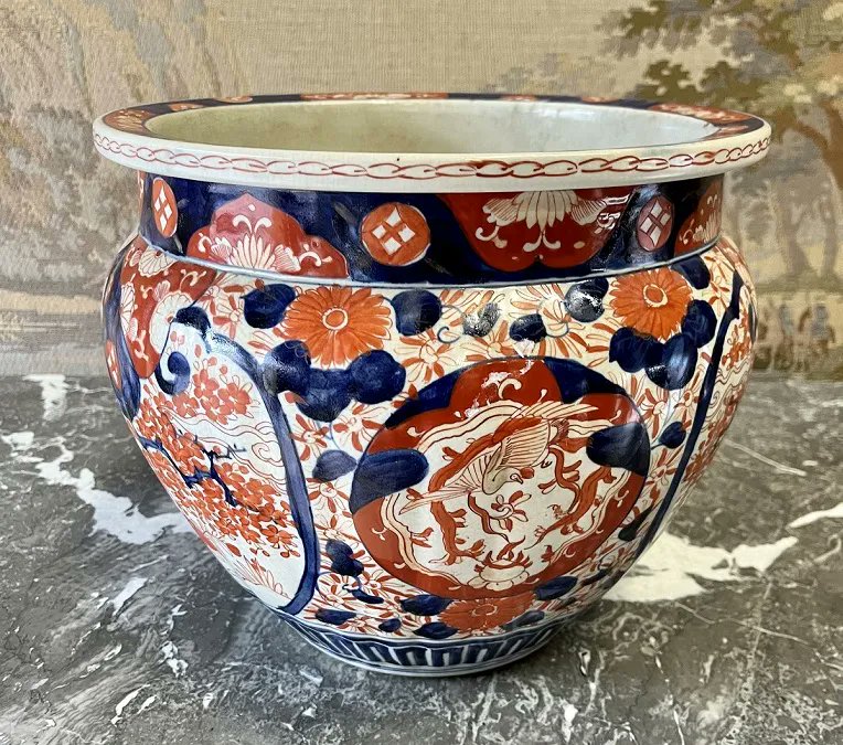 Here we have a Large 19th C Japanese Imari Bowl, perfect to use as a planter. This is for sale from JMR Antiques Ltd: buff.ly/3snRwXJ
#antiques #antiqueceramics #ceramics #antiquebowl #imari #loveantiques