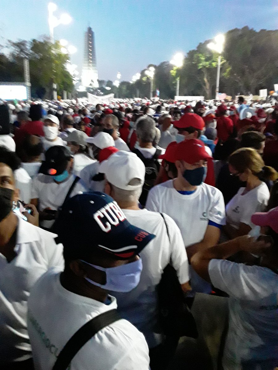 Viva el #1Mayo los trabajadores del #ComercioCuba apoyando nuestra Revolución porque #CubaViveYTrabaja 
<a href="/MincinCuba/">Comercio Cuba</a>