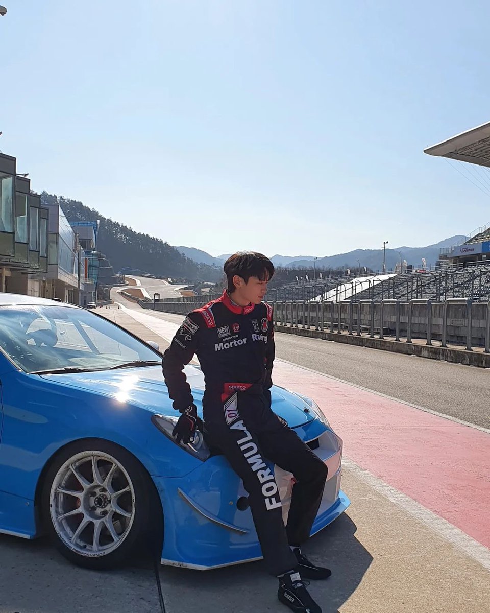 iheartshinee__'s tweet photo. 220501 SHINee atoz Instagram Update 

“Shining racer Minho 🔥 by. Kkokkoharim
#/Because the weather is good because the weather is just right that all Minho is good👍🏻”
—
https://t.co/NM9qWaGoO6
#SHINee @SHINee https://t.co/gg9jIeyies