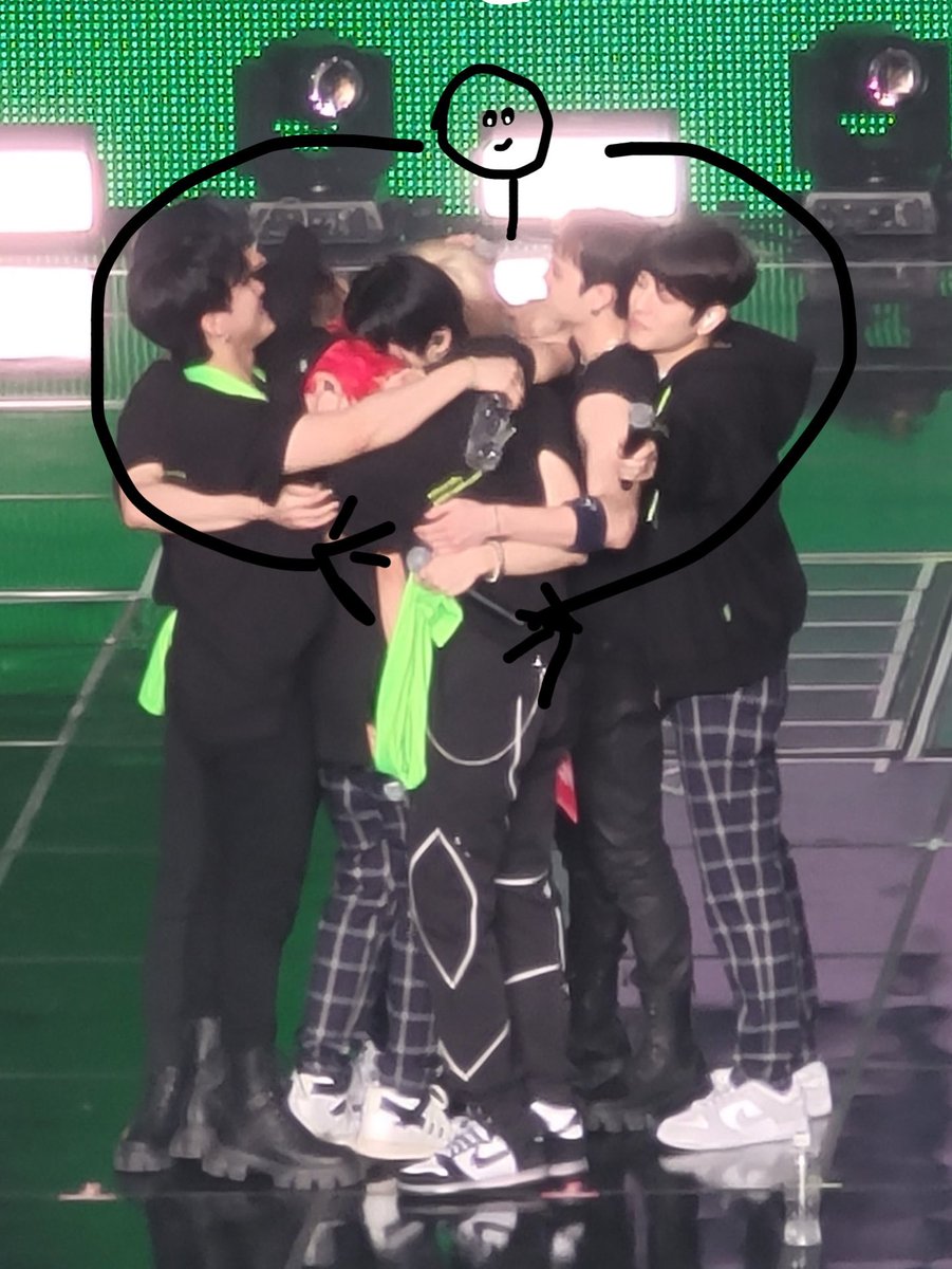 misobundle's tweet image. i’ll protect skz too, channie