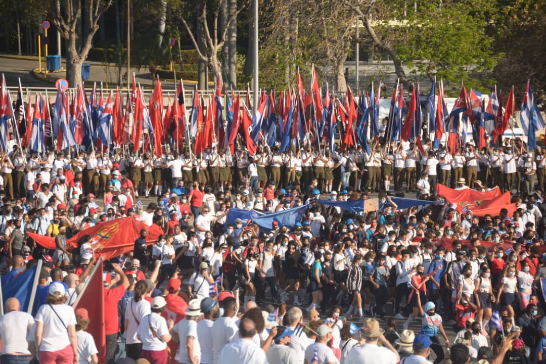 MMarreroCruz's tweet photo. ¡Qué hermoso desfile este #1Mayo!
Luego de 2 años el pueblo de #Cuba demostró que #AquíNoSeRindeNadie. 
En la unidad está nuestra fuerza.
#CubaViveYTrabaja 🇨🇺 https://t.co/aJqWVUg2oJ