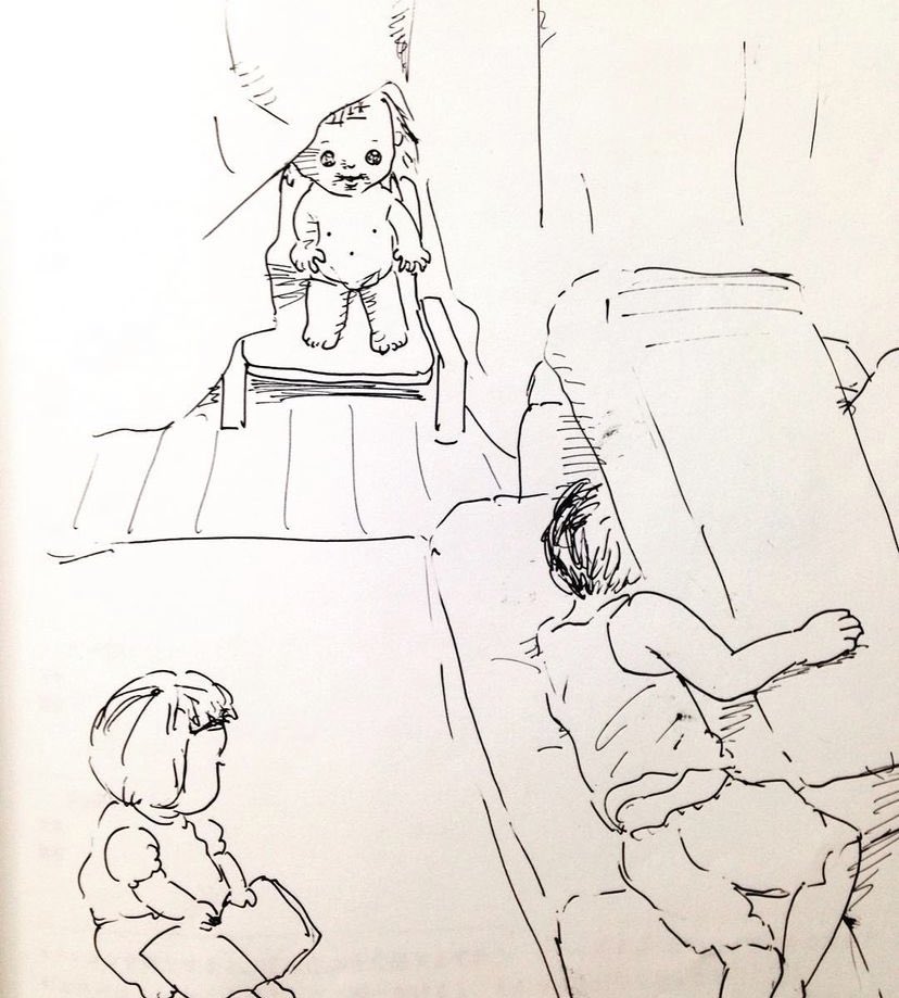 アイコンの元絵。ソファで寝てしまった次男をカーテンのかげからそっと見守るぽぽちゃん(2015年初秋) 