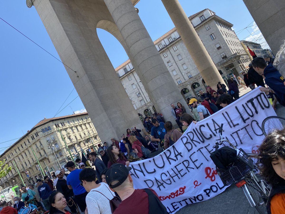alexfoti's tweet photo. porta mayday #primaggia https://t.co/0SUvoz5PDt