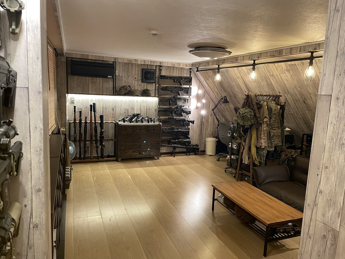 xxxlegoxxx's tweet photo. 趣味部屋のDIYがひと段落着いた。
.
.
#ガンラック #エアガン収納 #エアガン #トイガン #壁掛け #サバゲ #サバゲー #サバイバルゲーム #インダストリアル #愛銃晒すとサバゲーマーがフォローやrtをしてくれるらしい #DIY #BRIWAX #アイアンペイント https://t.co/CHg3vYrSQk