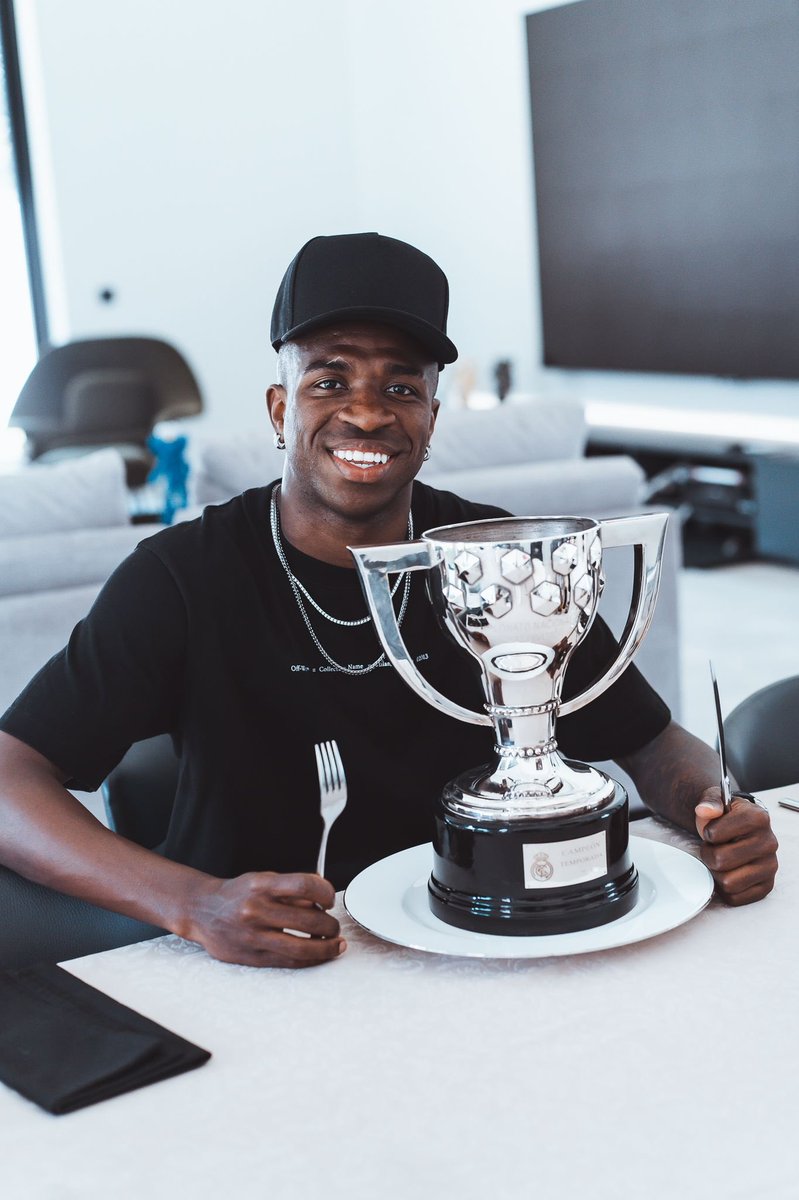 ActuFoot_'s tweet photo. 🍽🏆 https://t.co/K3aw030nOo
