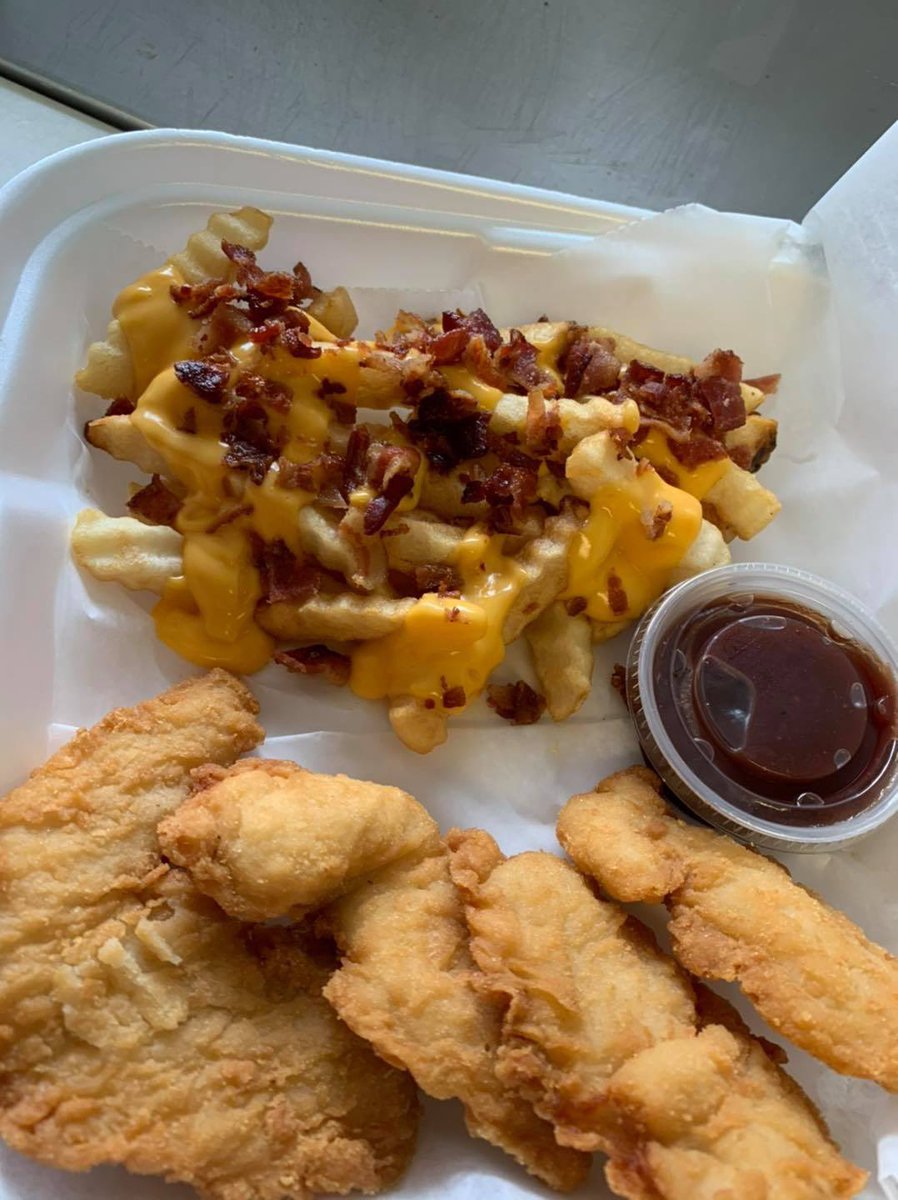 LapelsICP's tweet photo. Come sit down, relax, enjoy the beautiful Sunday from 12-830pm for some great ice cream treats and awesome items from our grill. See you soon!!! https://t.co/nBulyjrU8D