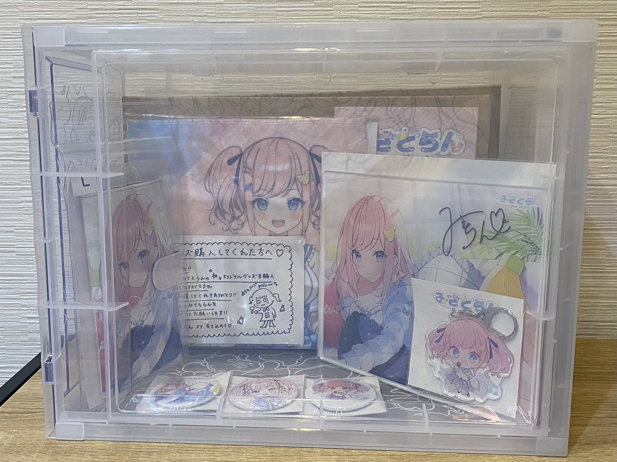 akipy2014's tweet photo. tower boxっていうスニーカーヘッズ御用達の収納箱をオタク化できないかと模索中の第1弾👟🍌
#みさとらんグッズ #towerbox https://t.co/cP9k3Fgh6I
