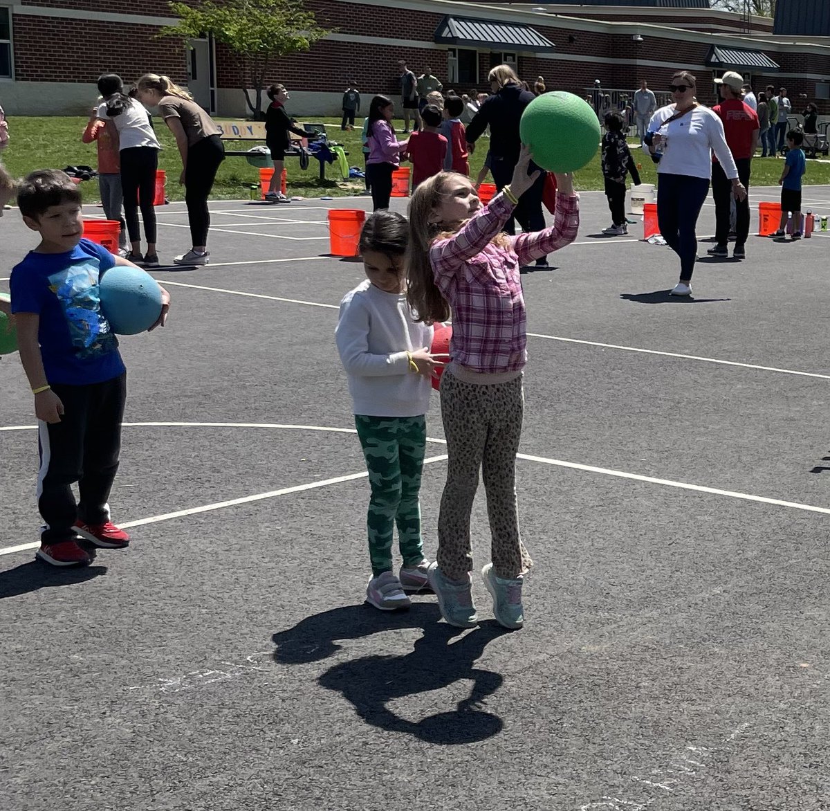 lcpsbworkman's tweet photo. MTV Field Day!! The kids had a BLAST during our Field Day! The weather was perfect and the stations were awesome! Thanks for all your hard work Mr. Mc Clelland and Mrs. Lambert for making it happen. #MTVMoose https://t.co/X5tvlBycGn