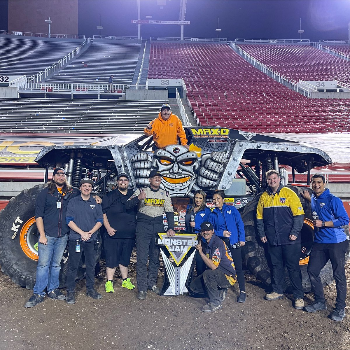 kimberlycantoni's tweet photo. THANK YOU SALT LAKE CITY! ๐
Thatโs a wrap on Stadium Championship Series Red! Congratulations to Tom Meents Max-D our 2022 Champion! ๐
Next stop:๐Orlando, FL for World Finals XXI in two weeks!
#monsterjam #thisismonsterjam #pitreporter #host #media #sports #motorsports https://t.co/d7KfU8lYhm