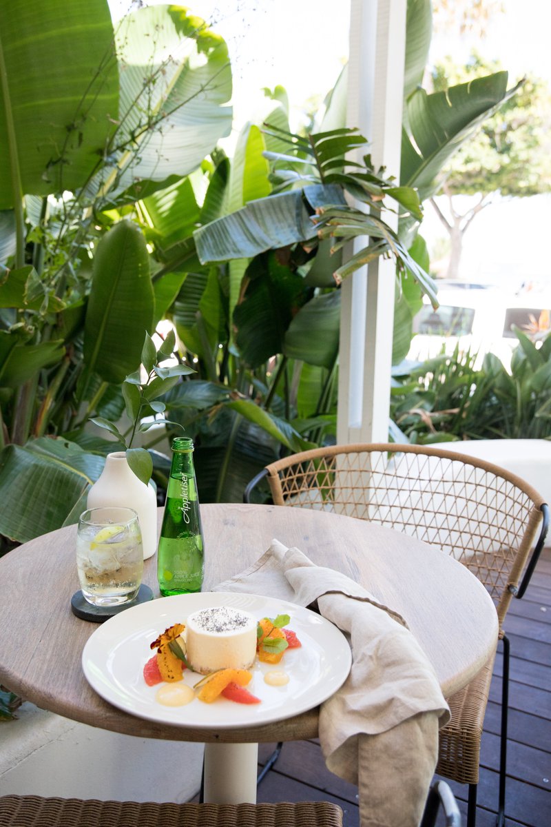 #NaturallyCaptivating moments are the ones shared with the people you cherish the most, right? Tag that one friend you are going to enjoy Restaurant Week with! #officialpartner <a href="/AppletiserZA/">Appletiser ZA</a>