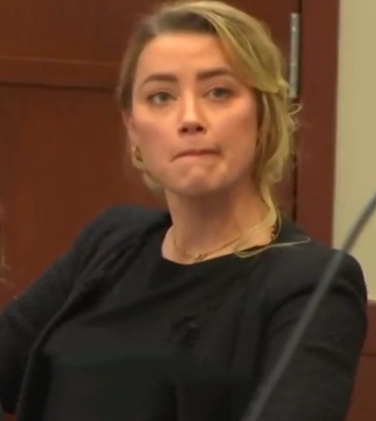 JohnnyasR's tweet photo. Johnny Depp tried to tell the UK court that Amber Heard would pick the dry skin on her lips and they would bleed. Justice Nicol didn't believe him - again - yet here she is
#JusticeForJohnnyDepp https://t.co/J2ggvvepvC