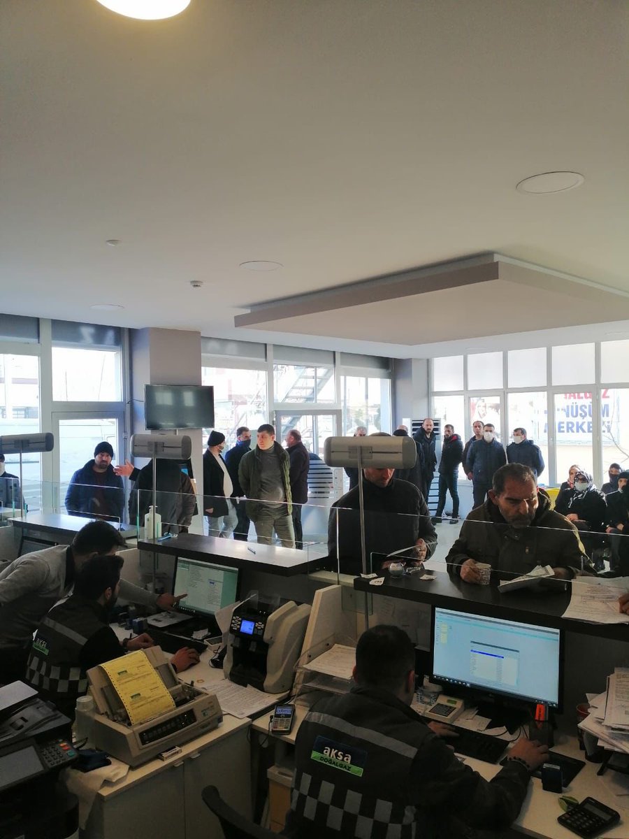 Dayanışmanın, birlik ve beraberliğin ayrı bir anlam kazandığı bu güzel günde; sermayesi emek ve alın teri olan tüm emekçilerimizin #1MayisEmekveDayanismaGunu nü kutluyorum.