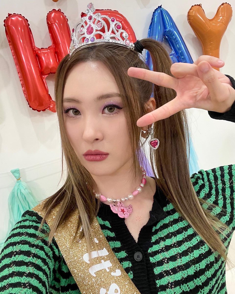 official_sunmi_'s tweet photo. [#MIYAPIC📸]
⠀
선미 생일 기념 홈파티!
SUNMI’s BIRTHDAY🎂 : MIYA-DAY
⠀
X손 미야의 예능 신 강림한 날🎈
⠀
#선미 #SUNMI
#미야네 #miyane https://t.co/sluvoHaFZD