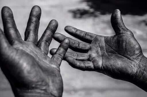 BenadicBen's tweet photo. தெரியுமா உனக்கு..?
நீ ஓய்வெடுக்க 
ஒதுங்கினால்
ஓட்டத்தை நிறுத்திக் கொள்ளும்
இந்த உலகம்...🖤
 #உழைப்பாளர்தினம்
 #LaborDay2022 #LabourDay
#WorkersDay #MayDay #May1 https://t.co/0Ttij5jU9O