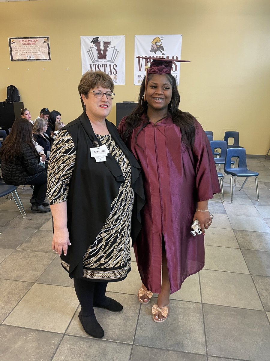KAdams_Vistas's tweet photo. Happy School Principals' Day to our awesome leader, @DebbiePennKlein! 💖@VistasHSProgram is SO BLESSED to have such a dedicated &amp; compassionate principal that TRULY does #WhateverItTakes for the students &amp; staff!!! ❤️ I am honored to be a part of your team! 🥰 #Vistasfamily https://t.co/D39PED8faK