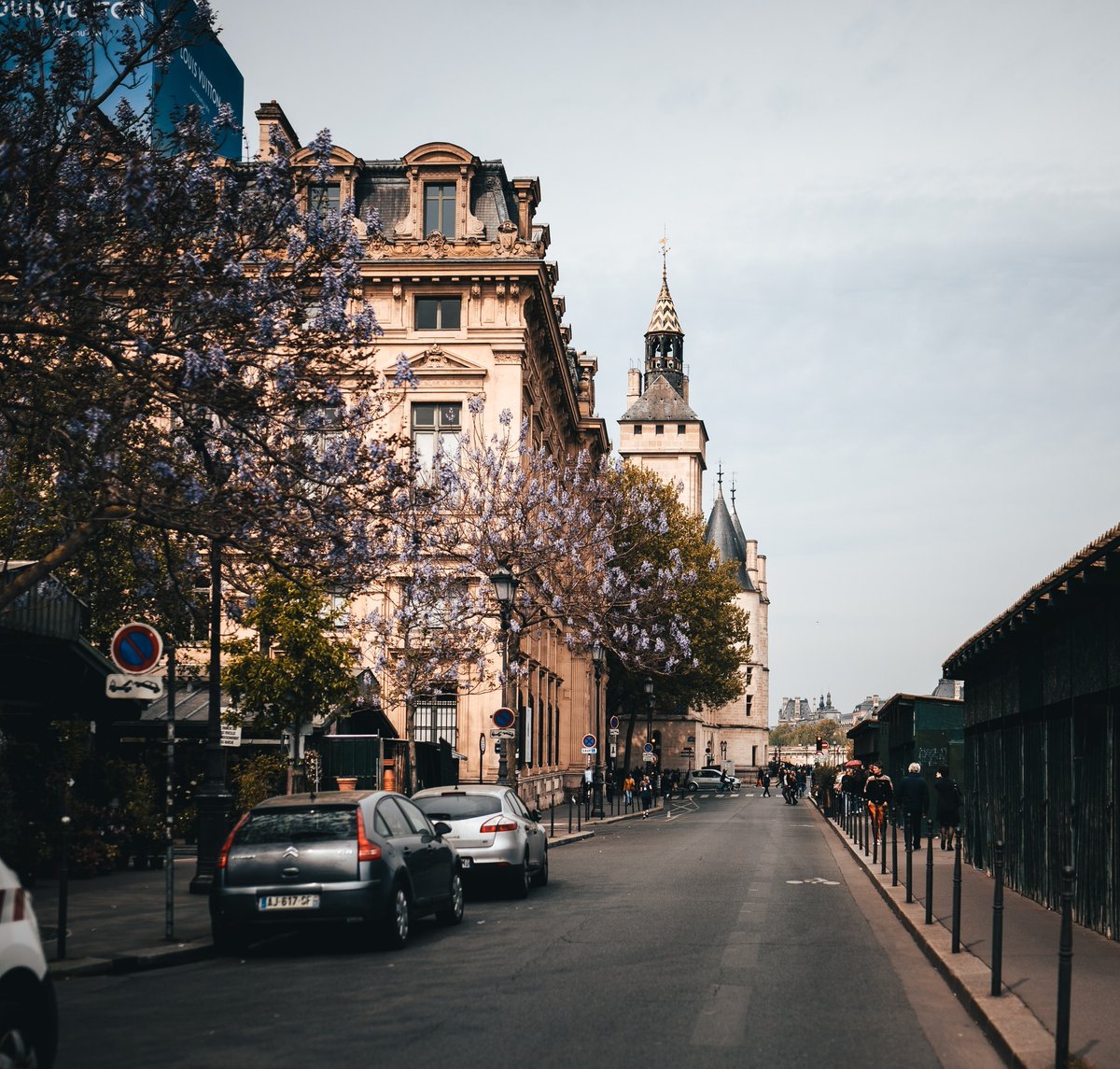 Sunday stroll...#Paris #Travel #France #sundayvibes 📸 Maurice Sahl 💖💞