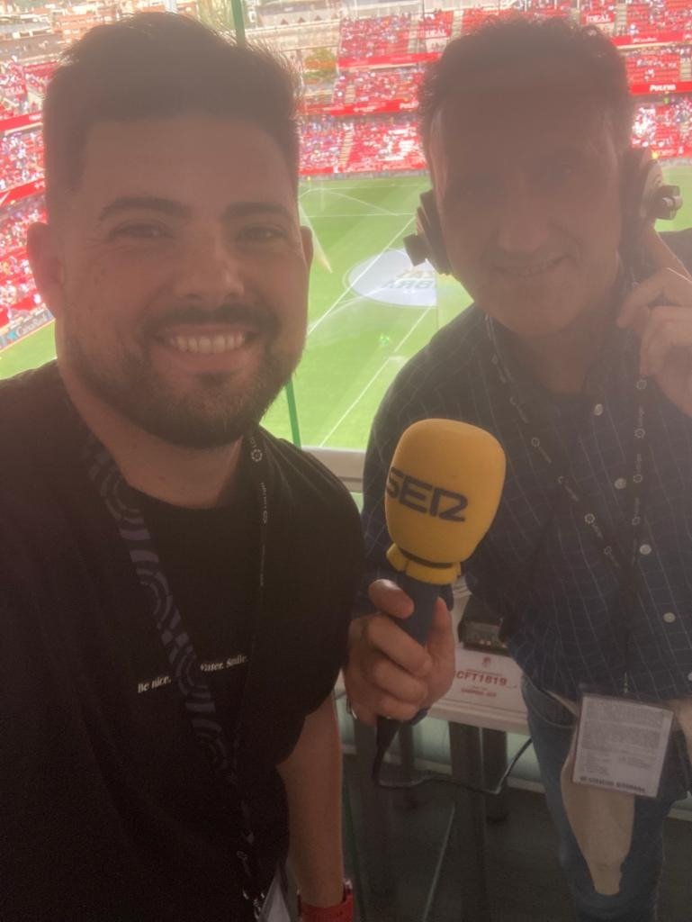 📻 EN DIRECTO‼️

🏟️ Los Cármenes
⚽ #GranadaCelta

🗣 Narra Santo Ortega
🎤 Inalámbrico <a href="/LuisMoraOnFire/">Luis Mora</a> 

🎙️ Dirige @GarridoCarrusel
👥 Con <a href="/RaulRuizBenito/">Raúl Ruiz</a> <a href="/cuervolopez/">Gustavo Lopez</a> <a href="/brunoalemany/">Bruno Alemany</a> 
📣 #VARman <a href="/itu_edu/">Eduardo Iturralde</a>