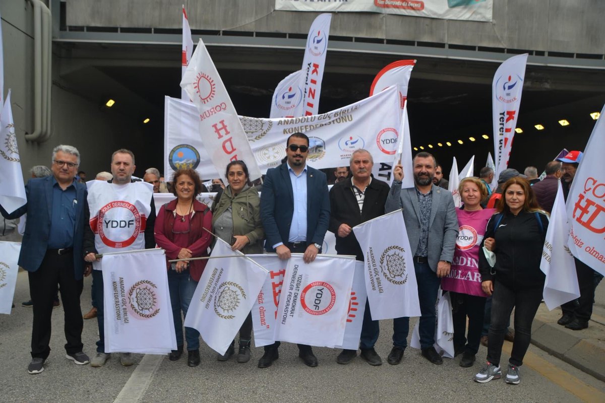 AnadoluGuc's tweet photo. 6 Federasyon tek çatıyız! İşçinin, emekçinin yanındayız! Yaşasın 1 Mayıs! Gücümüzün birliğiyle alanlardayız! 
#AnadoluGüçBirliğiKonfederasyonu #Aydos #ÇorumHDF #ErzurumlularFed #KarsFed #KızılırmakFed #YDDF #1Mayıs #İşçiBayramı https://t.co/4UXQsvzwVq