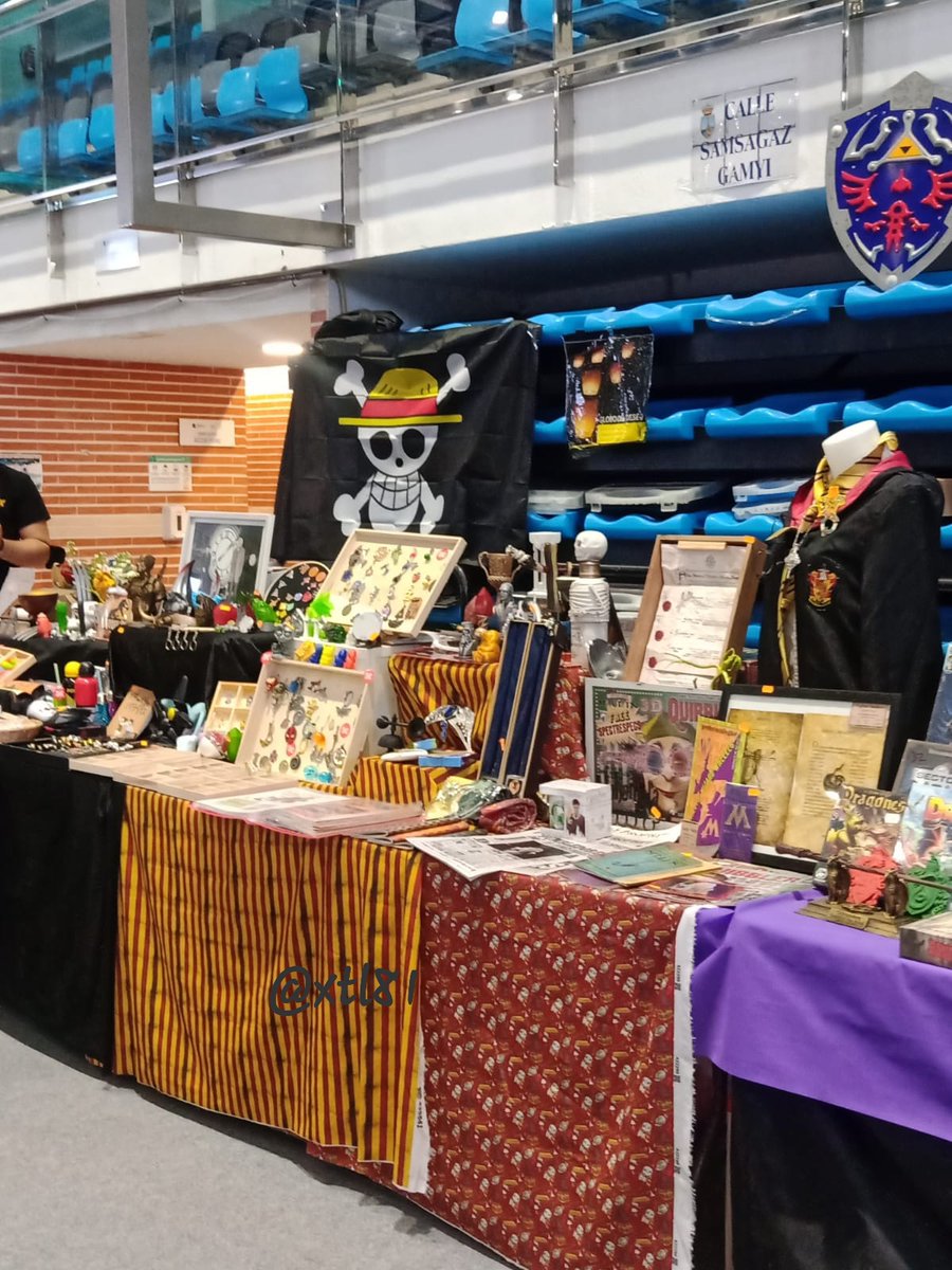 xtl81's tweet photo. Mi hijo ha ido ésta mañana con sus amigos al evento de @lacomarcon y se lo ha pasado en grande 😍 #comarcon22 https://t.co/AvE0fIKPnQ
