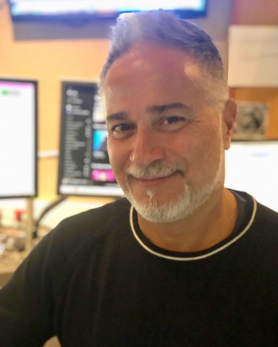 💥Celebrando el #díadeltrabajador disfrutando hacer lo que tanto amo! 📻

📍#Metro951