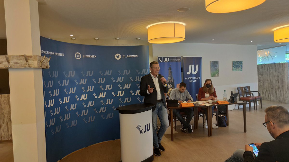 Wir begrüßen jetzt den Präsidenten der Bremischen Bürgerschaft Frank Imhoff.