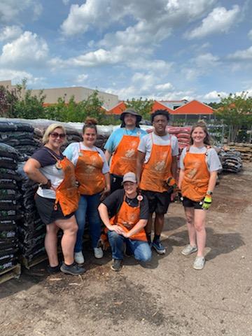 ClintonLAdams1's tweet photo. The dirty half dozen, @HomeDepot1774. Working as the great team they are. # 1 loading team.thanks for the hard work.@CarltonGarret11 @stephen_hritz @AbigailGrace342 https://t.co/sbXHGl6zzf