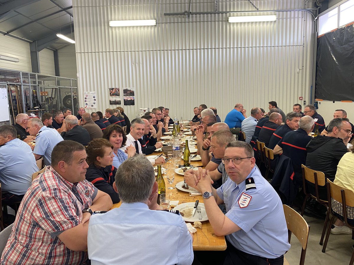 LoicKervran18's tweet photo. Une belle fin de semaine à vos côtés! Ca ne tient pas en un tweet 😉

A #StAmand pour le lancement de la foire exposition
A #ChezalBenoit avec @UnionPompiers18 
A #Lignières sur l’élevage porcin bio Rancho Pacheco
A #CoursLesBarres pour le vernissage de l’exposition sur la mine. https://t.co/RDv7SvdD9y