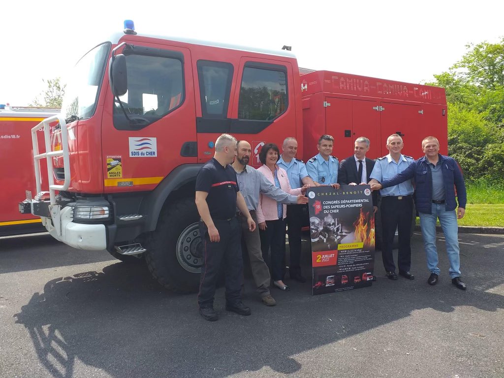 LoicKervran18's tweet photo. Une belle fin de semaine à vos côtés! Ca ne tient pas en un tweet 😉

A #StAmand pour le lancement de la foire exposition
A #ChezalBenoit avec @UnionPompiers18 
A #Lignières sur l’élevage porcin bio Rancho Pacheco
A #CoursLesBarres pour le vernissage de l’exposition sur la mine. https://t.co/RDv7SvdD9y