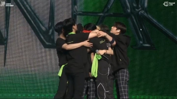 hyunjinqtics's tweet photo. STRAYKIDS will always be our HOME. https://t.co/K3ho7WKpwS