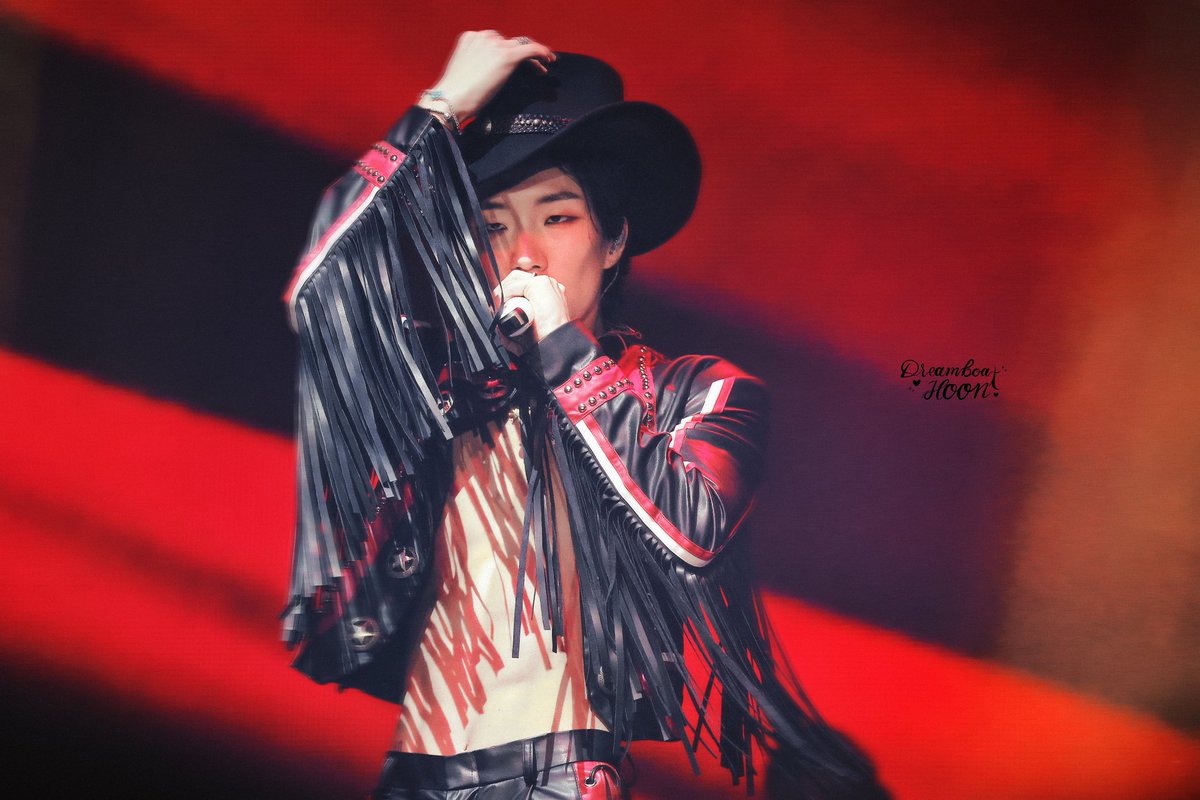 DreamboatHOON's tweet photo. 220430
The circle day１
💃🏻🕺🏻

#HOONY #SEUNGHOON #이승훈 #WINNER @official_hoony_ https://t.co/Xb9vpLjPtG