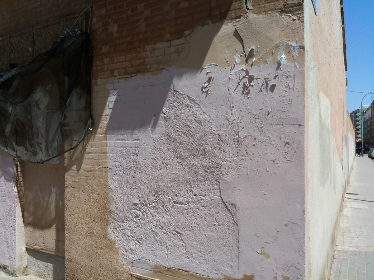 GHPatrimonioVLC's tweet photo. Imágenes de la chapuza al completo en La Ceramo (BRL). Los responsables de esta lamentable actuación siguen escondidos y sin dar la cara. Sea quien sea el que lo haya permitido, por acción u omisión, que de la cara
@AjuntamentVLC @LuisaNotario @SanGomezLopez 
@Patrindustrial https://t.co/Qs0lsTfYQC