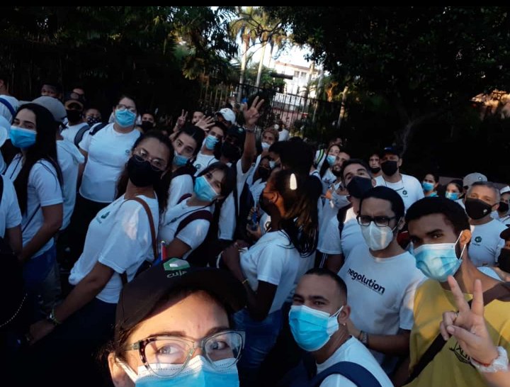 maylenCubaSi's tweet photo. Son los jovenes de hoy dignos continuadores de la obra de la Revolución #VamosConTodo #CubaViveYTrabaja @AlmaCujae @TFarraC @mabelcardet46 @YenyRF @DagmaraSv @ETECSA_Cuba @UJCdeCuba https://t.co/vPiU9PD16t