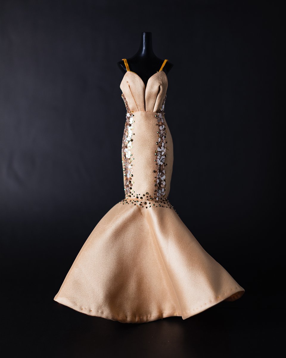csbcampusart's tweet photo. “Ilan-ilan” by Nicole Ann Pura is one of 41 student designers’ miniature garment creations inspired by the work of Ben Farrales.

The miniature dresses will be part of the upcoming Ben Farrales exhibit at the School of Design and Arts. 

#FarralesXFDM #BenildeCCA #BenildeFDM https://t.co/8rgs1yL3AJ