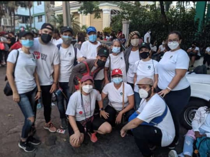 maylenCubaSi's tweet photo. Son los jovenes de hoy dignos continuadores de la obra de la Revolución #VamosConTodo #CubaViveYTrabaja @AlmaCujae @TFarraC @mabelcardet46 @YenyRF @DagmaraSv @ETECSA_Cuba @UJCdeCuba https://t.co/vPiU9PD16t