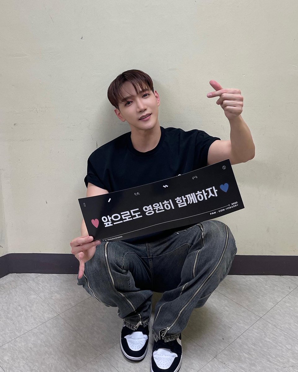 2pmalways's tweet photo. [2PM IG]
💗Today is brighter because of us being together💙

#115430
#BeingTogether #BecauseWeAreTogether #MustBeTogether
https://t.co/IayOHxdIY9 https://t.co/xuFRuJEvU6