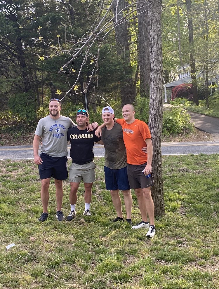 bhood_6's tweet photo. The bucket list is a bit shorter after @Chood6 @c_hood35 Troy and Scott check the marathon box. #twentysixpointtwo #sorelegstoday https://t.co/Yh6pqsUplW