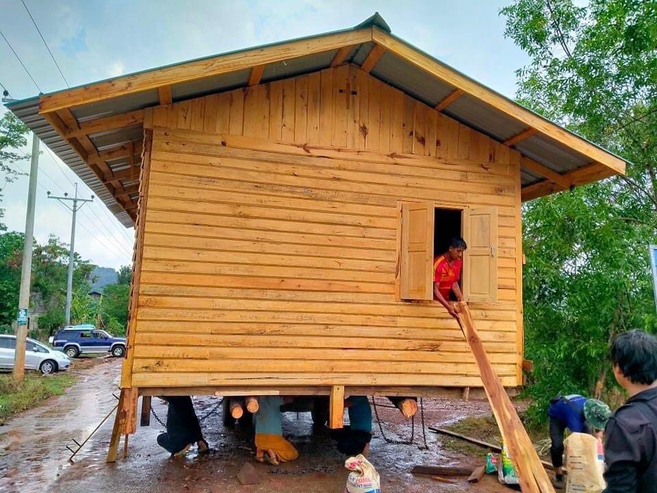 baganexplorer's tweet photo. house on wheels
from Kareni state
victims of civil war made their home mobile. #WhatsHappeningInMyanmar #WeFightWeWin https://t.co/l0s82qXYTh
