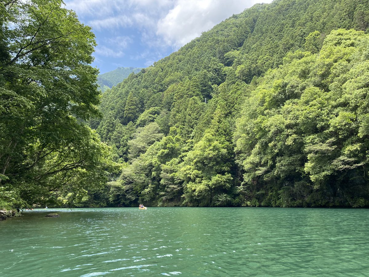 mountscape_'s tweet image. みなさまGWはいかがお過ごしでしょうか🛶
奥多摩は新緑が綺麗な季節になりました。
白丸湖も山の緑が映って一層美しく見えます🌿

#mountscape #奥多摩 #カヌー #canoe