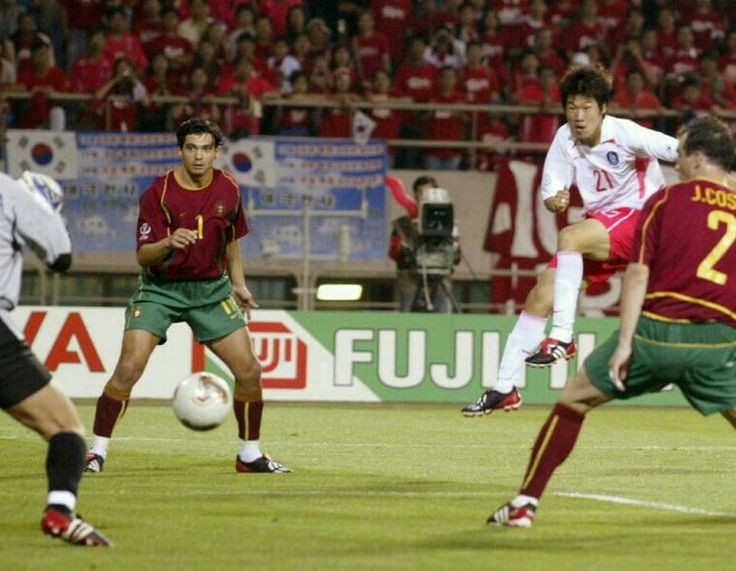 cricketsoccer's tweet photo. #WorldCupPhotoOfTheDay 

Ji-Sung Park of South Korea hammers one into the Portuguese net in the 70th minute and surpass group stage of #WorldCup. It was the goal of the tournament for the style and skill exhibited. Sadly, the hot favourites Portugal were out of #JapanKorea2002. https://t.co/zhpxxox83y
