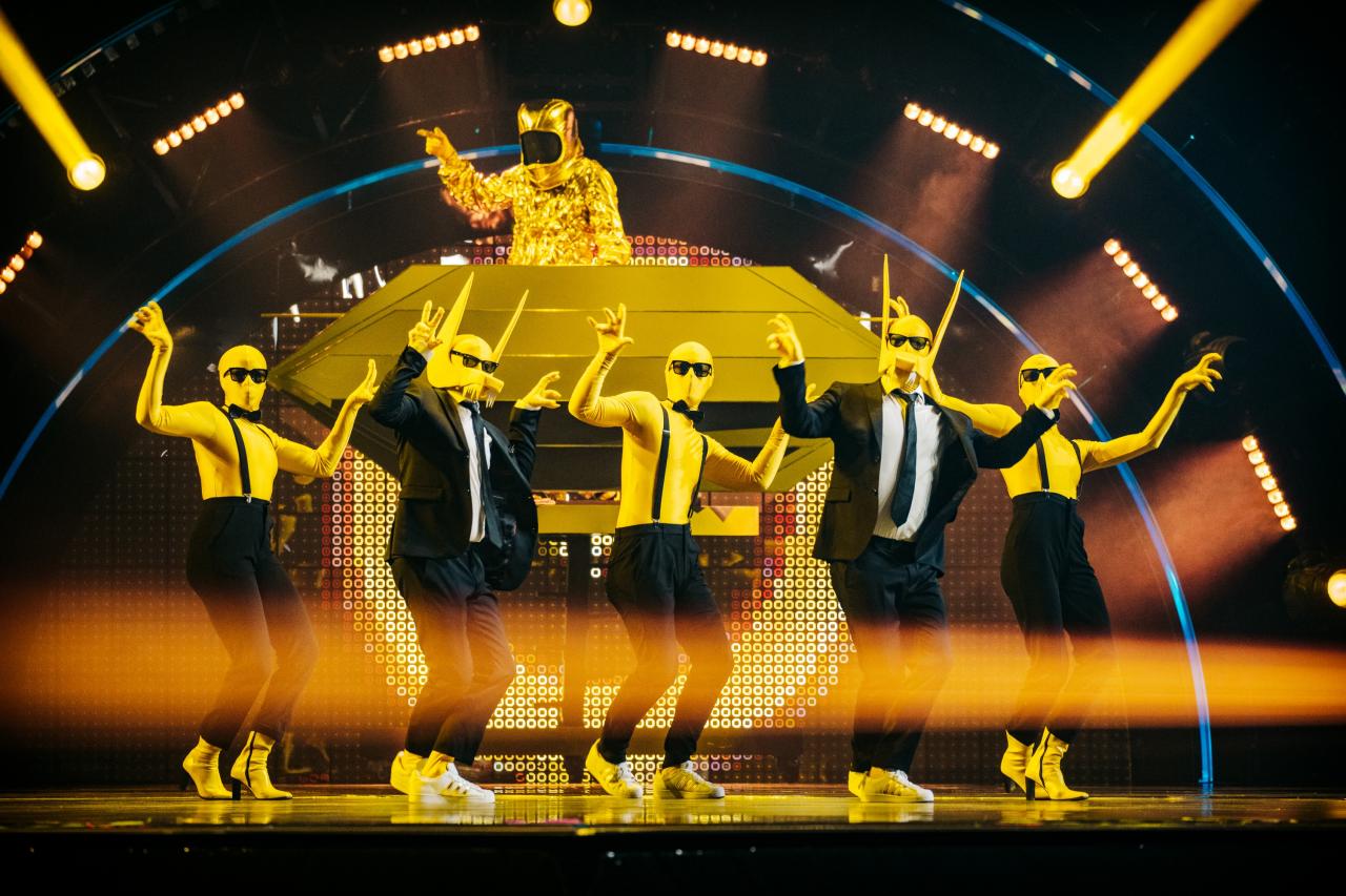 FRrh--1XMAE8VM_?format=jpg&name=large