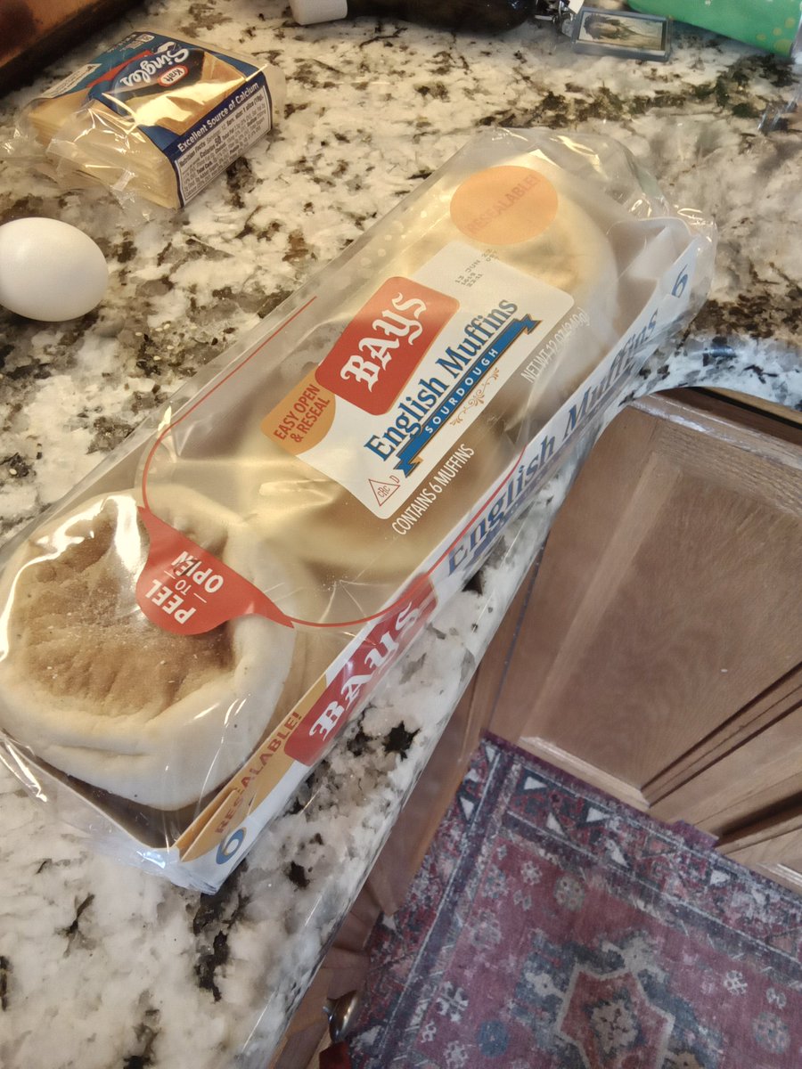 KittyCat1964's tweet image. It only took the #English muffin industry 100 zillion yrs to give us a resealable package. Peel &amp;amp; open, baby! Thanks #bigbread 
 #innovation #product #improvements #wearepatientppl